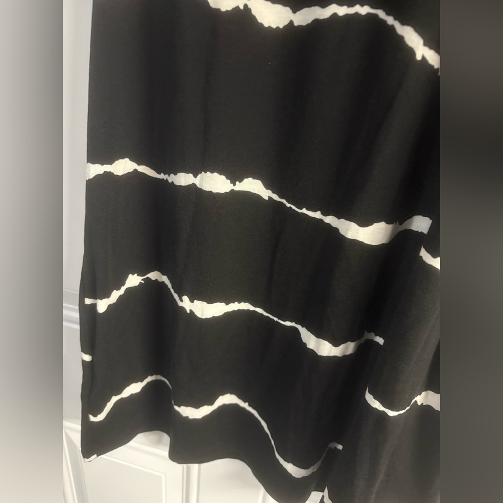 NWT Black and White Striped Women's Dress✨ - Picture 4 of 6